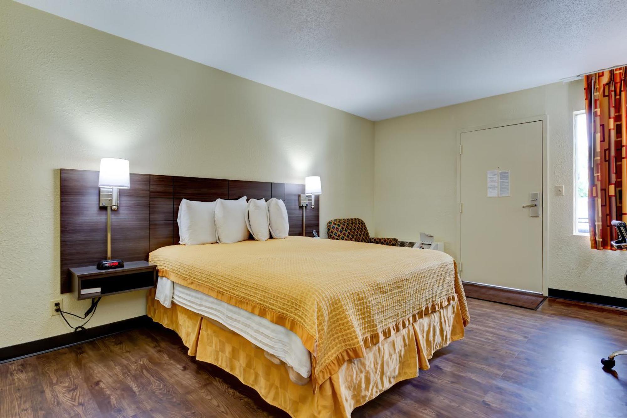 Continental Inn - Charlotte Bagian luar foto
